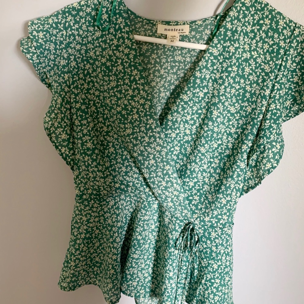This is a Monteau Green top!